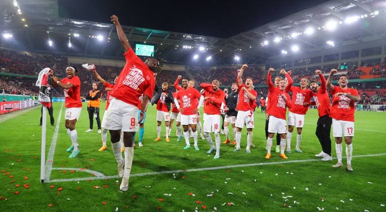 Freiburg RB Leipzig DFB Pokal Halbfinale Freiburg, 02 05 2023, Europa Park Stadion, Football, Pokal Halbfinale , SC Freiburg vs RB Leipzig 1 5 0 4 , In the picture Leipzig cheers after the game and enters the DFB Pokalfinale , Picture Point