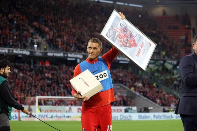 19 05 23 SC Freiburg VfL Wolfsburg Germany, Freiburg, 19 05 2023, football, Bundesliga, SC Freiburg VfL Wolfsburg Nils Petersen SC Freiburg farewell