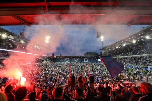 Darmstadt, 19 May 2024 Football 2 Bundesliga SV Darmstadt 98 1 FC Magdeburg v l , Fans storming the pitch, cheering jubilant after the end of the game, fans,mood, scarves, jerseys, emotions DFL DFB REGULATES PROHIBIT ANY USE OF PHOTOGRAPHS as IMAGE SEQUENCES and or QUASI VIDEO Copyright: JoaquimxFerreira