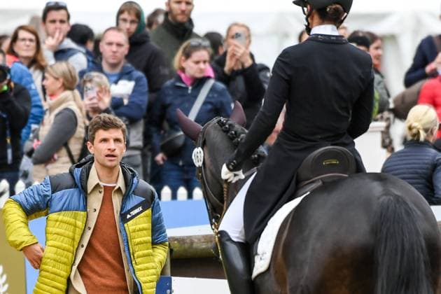 Equestrian MÜLLER Thomas footballer FC Bayern Munich as a spectator at the dressage ride of his wife MÜLLER Lisa GER RFV Hachinger Tal on Gut Wettlkam s Mondrian at the prize of Frank Zimmerei Holzbau GmbH Co KG in connection with the award Harmonie Fairness Prize of Entitlement Investment CDI3 Grand Prix Dressage Arena Wettlkam at the Horse International on 18 05 2023, Germany, Bavaria, Munich Riem Munich Riem Springarena, Olympic Hall, Dressage Arena Bavaria Germany