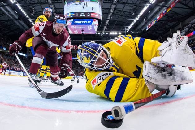 230525 Oskars Batna of Latvia sees the 1 3 goal by Janis Jaks go in behind goaltender Lars Johansson of Sweden during the 2023 IIHF Ice Hockey World Championship quarterfinal game between Sweden and Latvia on May 25, 2023 in Riga Photo Joel Marklund BILDBYRAN kod JM JM0484 bbeng ice hockey ice hockey ice hockey vm 2023 ishockey vm vm 2023 iihf ice hockey world championship quarterfinal quarterfinal quarterfinals sverige sweden latvia lettland  Copyright: JOELxMARKLUND BB230525JM192
