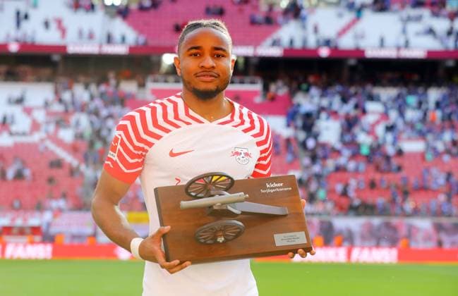 RB Leipzig Schalke 04 Bundesliga Leipzig,Ê27 05 2023, Red Bull Arena, Football, Bundesliga, Matchday 34 , ÊRB LEIPZIG vs FC SCHALKE 04 4 2 2 0 , In picture Christopher Nkunku 18, RB Leipzig was honored with the Bundesliga Torjäger Kanone , Photos PICTURE POINT Roger Petzsche ,Ê Only for journalistic use Only for editorial use DFL regulations prohibit any use of photographs as image sequences and or quasi video ,Ê Publication is subject to a fee, plus VAT , Picture Point