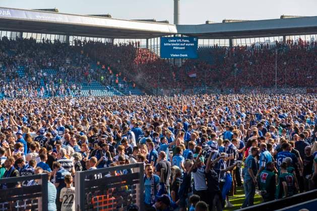 Joy and enthusiasm among Bochum fans, football fans storm the pitch and celebrate staying in the league, football, Bundesliga 2022 2023, Vonovia Ruhrstadion, VfL Bochum vs Bayer 04 Leverkusen 3 0 Sports, football, Bundesliga, 2022 2023, VfL Bochum vs Bayer 04 Leverkusen 3 0, Vonovia Ruhrstadion, Joy and enthusiasm among Bochum fans, football fans storm the pitch and celebrate staying in the league, DFL REGULATIONS PROHIBIT ANY USE OF PHOTOGRAPHS AS IMAGE SEQUENCES AND OR QUASI VIDEO, sports, football, Bundesliga, 2022 2023, VfL Bochum vs Bayer 04 Leverkusen 3 0, Vonovia Ruhr Stadium, fun and enthusiasm, Bochum football fans storm the pitch and celebrate staying in the league, DFL REGULATIONS PROHIBIT ANY USE OF PHOTOGRAPHS AS IMAGE SEQUENCES AND OR QUASI VIDEO