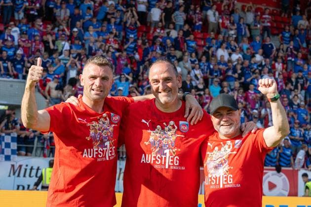 Dieter Jarosch FC Heidenheim, Co Trainer , Frank Schmidt FC Heidenheim, Head Coach , Bernhard Raab FC Heidenheim, Co Trainer , Boundless jubilation of the Heidenheim team after the final whistle and exit into the Bundesliga as well as championship in the second Bundesliga, GER, SSV Jahn Regensburg vs FC Heidenheim, football, 2 Bundesliga, 34 match day, season 2022 2023, 28 05 2023, Eibner Pressefoto Sascha Walther GER, SSV Jahn Regensburg vs FC Heidenheim, football, 2 Bundesliga, 34 match day, season 2022 2023, 28 05 2023 Regensburg Copyright: xEibner-Pressefotox EP_EER