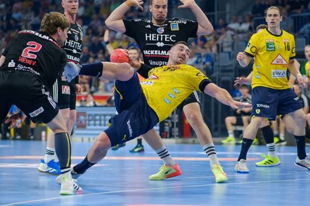 Jannik Kohlbacher Rhein Neckar Loewen, 80 while throwing GER, Rhein Neckar Löwen vs HC Erlangen, Handball, DKB Handball Bundesliga, 32 Spieltag , Saison 2022 2023, 04 06 2023, GER, Rhein Neckar Löwen vs HC Erlangen, Handball, DKB Handball Bundesliga, 32 Spieltag , Saison 2022 2023, 04 06 2023 Mannheim Copyright: xEibner-Pressefotox EP_EER