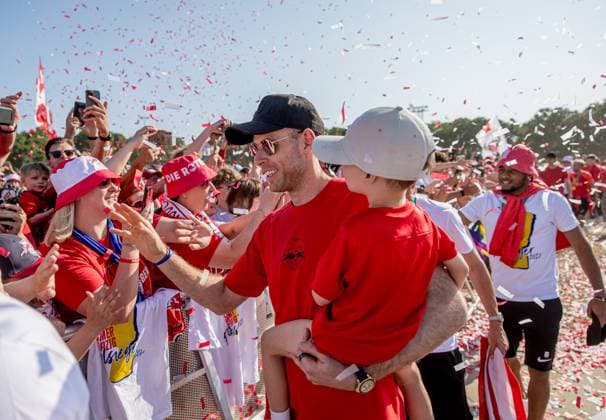 The team of RB Leipzig drives with a motorcade from the new city hall of the city to the festival meadow and is expected there by thousands of fans, here goalkeeper Torhueter Peter Gulacsi celebration on the festival meadow of RB Leipzig after the DFB Cup Final 2023 against Eintracht Frankfurt 4 June 2023 festival meadow Leipzig Saxony celebration festival meadow RB Leipzig Cup Final 2023