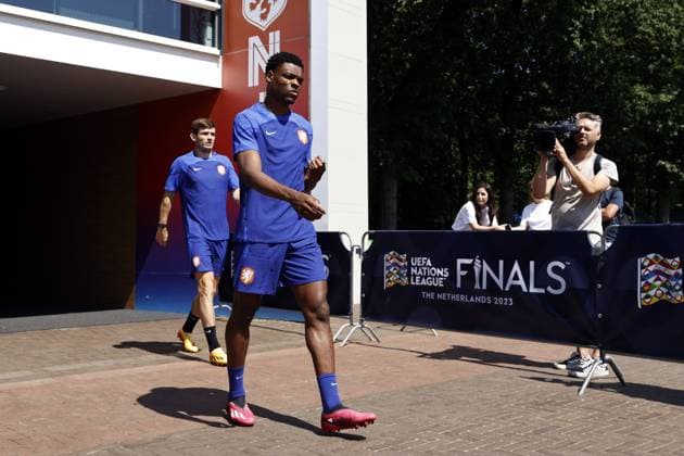ZEIST - Denzel Dumfries during a training session of the Dutch national team, Nationalteam at the KNVB Campus on June 13, 2023 in Zeist, Netherlands. The Dutch national team is preparing for the semi-finals in the Nations League against Croatia. ANP MAURICE VAN STONE UEFA Nations League 2022 2023 xVIxANPxSportx xxANPxIVx 471519367 originalFilename: 471519367
