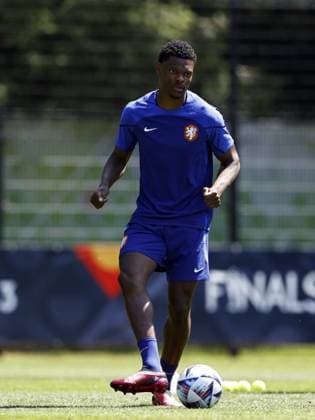 ZEIST - Denzel Dumfries during a training session of the Dutch national team, Nationalteam at the KNVB Campus on June 13, 2023 in Zeist, Netherlands. The Dutch national team is preparing for the semi-finals in the Nations League against Croatia. ANP MAURICE VAN STONE UEFA Nations League 2022 2023 xVIxANPxSportx xxANPxIVx 471520930 originalFilename: 471520930