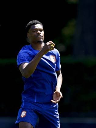ZEIST - Denzel Dumfries during a training session of the Dutch national team, Nationalteam at the KNVB Campus on June 13, 2023 in Zeist, Netherlands. The Dutch national team is preparing for the semi-finals in the Nations League against Croatia. ANP MAURICE VAN STONE UEFA Nations League 2022 2023 xVIxANPxSportx xxANPxIVx 471521555 originalFilename: 471521555