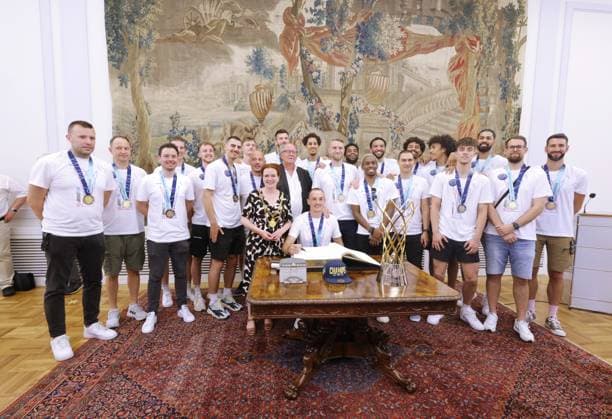 Team farewell at the end of the season Reception at the Old Town Hall with Mayor Katja Dörner, entry in the Golden Book Telekom Baskets Bonn