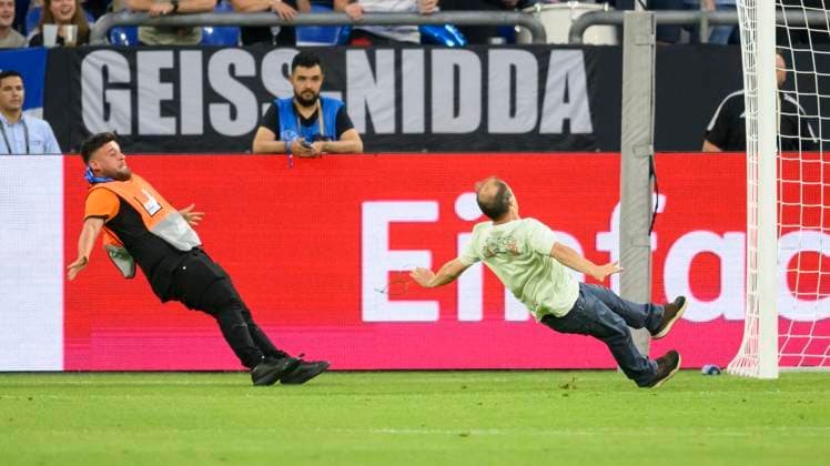 a streaker of the last generation on the lawn slips, as well as a steward, curious football friendly match, Germany GER Colombia COL , on 20 06 2023 in Gelsenkirchen Germany Â