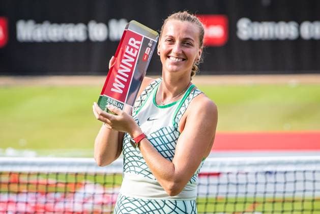 Bett1 Open WTA 500 Berlin, 24 06 2023 Petra Kvitova Czech Republic celebrates the title and raises the trophy Bett1 Open Final WTA 500 Steffi Graf Stadium, Rot Weiss Tennis Club, Berlin, 24 06 2023 Bett1Open Copyright: xBEAUTIFULxSPORTS LucianoxLimax