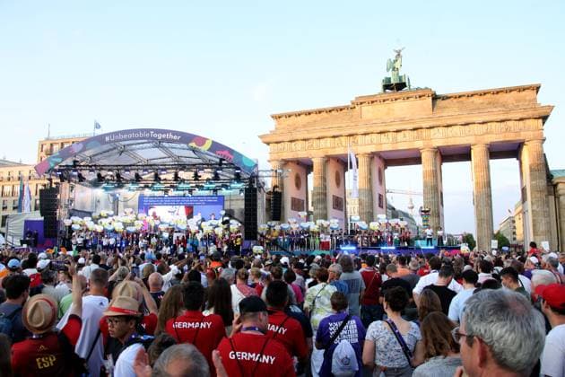 DEU, Special Olympics Closing Ceremony, 25 06 2023, Brandenburg Gate, Berlin, DEU, Special Olympics Closing Ceremony, in picture All nations came together once again Foto Juergen Engler nordphoto GmbH nordphotoxGmbHx xEngler nph00076