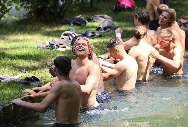 Munich, Germany 26 June 2023 football, men, 3 league, season 2023 2024, TSV 1860 Munich, cooling off at the Auer Mühlbach, Grünwalder Strasse 114 After training, the players of TSV 1860 Munich cool off at the Auer Mühlbach, take a bath, as here Jesper Verlaat TSV 1860 Munich
