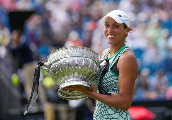 Bilder des Jahres 2023, Sport 07 Juli Sport Themen der Woche KW26 Sport Bilder des Tages Mandatory Credit: Photo by Dave Shopland Shutterstock (13984806h) USA s Madison Keys with Winner s Trophy Rothesay International Eastbourne, Tennis, Day Six, Devonshire Park, Eastbourne, UK - 01 Jul 2023 Rothesay International Eastbourne, Tennis, Day Six, Devonshire Park, Eastbourne, UK - 01 Jul 2023 Copyright: xDavexShopland Shutterstockx 13984806h