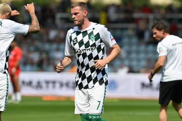 GER, friendly match, SV Werder Bremen vs SV Drochtersen Assel 09 07 2023, Stadion am Berliner Ring, Verden Aller , GER, friendly match, SV Werder Bremen vs SV Drochtersen Assel in picture shows Aufwaermtraining Stretching Springuebung Marvin Ducksch Werder Bremen 07 nordphotoxGmbHx xKokenge nph00001