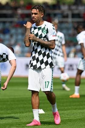 GER, friendly match, SV Werder Bremen vs SV Drochtersen Assel 09 07 2023, Stadion am Berliner Ring, Verden Aller , GER, friendly match, SV Werder Bremen vs SV Drochtersen Assel in picture shows Aufwaermtraining Stretching Jumping Justin Njinmah Werder Bremen 17 nordphotoxGmbHx xKokenge nph00001