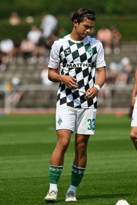 GER, friendly match, SV Werder Bremen vs SV Drochtersen Assel 09 07 2023, Stadion am Berliner Ring, Verden Aller , GER, friendly match, SV Werder Bremen vs SV Drochtersen Assel in picture shows Aufwaermtraining Stretching Springuebung Ethan Kohler Werder Bremen 33 nordphotoxGmbHx xKokenge nph00001