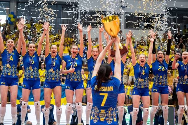 230709 Players of Ukraine celebrate after the European Golden League final between Sweden and Ukraine on July 9, 2023 in Lund Photo Mathilda Ahlberg BILDBYRAN code MA MA0495 volleyball volleyball european golden league final sverige ukraine sweden dam bbeng jubel  Copyright: MATHILDAxAHLBERG BB230709MA037