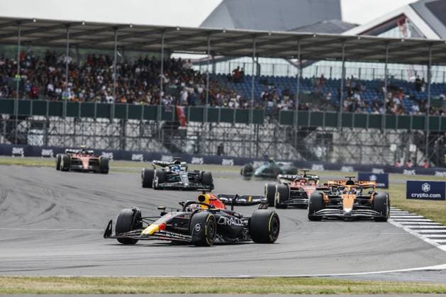 01 VERSTAPPEN Max (nld), Red Bull Racing RB19, action 81 PIASTRI Oscar (aus), McLaren F1 Team MCL60, action during the 2023 Formula 1 Aramco British Grand Prix, 10th round of the 2023 Formula One World Championship, WM, Weltmeisterschaft from July 7 to 9, 2023 on the Silverstone Circuit, in Silverstone, United Kingdom Copyright: xXavixBonilla DPPI IPAxSportx xipx xIPAxSportx 0 IPA_IPA39139895