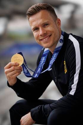 Paris 2023 World Para Athletics Championships France, 15 07 2023 Long Jump World Champion Markus Rehm GER TSV Bayer 04 Leverkusen T64 with his gold medal during the World Para Athletics Championships on 15 07 2023 at Charlety Stadium in Paris, France Copyright: xBEAUTIFULxSPORTS AxelxKohringx