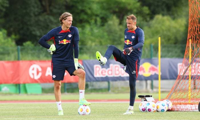 RB Leipzig Italy training camp Bruneck, 20 07 2023, Sportpark Reiperting Reischach, Football, RB Leipzig GER Bundesliga training camp in South Tyrol Italy , In picture f l goalkeeper Örjan Nyland and goalkeeper Leopold Zingerle , Picture Point
