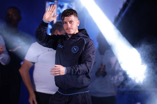 Sport Bilder des Tages Italy: SSC Napoli preseason 2023-24 SSC Napoli s German midfielder Diego Demme gesticulate during SSC Napoli s official presentation 2023-24. 1D3A8490 Copyright: xAntonioxBalascox