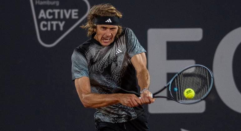 26 7 2023, GER, tennis, men, Hamburg European Open 2023, ATP, singles, 2 round, Alexander Zverev Germany Maximilian Marterer Germany Alexander Zverev Germany plays the ball Hamburg Rothenbaum Stadium Hamburg Germany