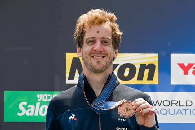 Gary Hunt of France shows the bronze medal after competing in the 27m Men Final during the 20th World Aquatics Championships at the Seaside Momochi Beach Park in Fukuoka (Japan), July 27th, 2023. AndreaXStaccioli