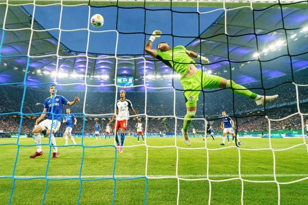 Goal chance Hamburger SV Hamburger SV vs FC Schalke 04, Football, 2 Bundesliga, Matchday 1, Season 2023 2024, 28 07 2023 Hamburger SV vs FC Schalke 04, Football, 2 Bundesliga, Matchday 1, Season 2023 2024, 28 07 2023 Hamburg Copyright: xEibner-Pressefoto MarcelxvonxFehrnx EP_EER