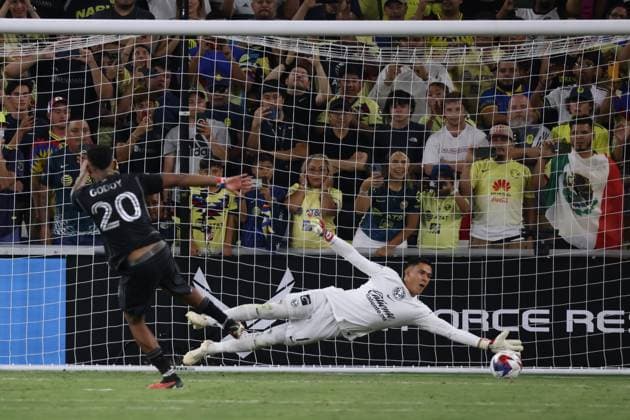 NASHVILLE, TN - AUGUST 08: Nashville SC midfielder Anibal Godoy (20) pushes a penalty kick attempt past AmŽrica goalkeeper Luis Malagon (1 ) during a LeagueÕs Cup Round of 16 match between Nashville SC and AmŽrica, August 8, 2023 at GEODIS Park in Nashville, Tennessee. (Photo by Matthew Maxey Icon Sportswire) SOCCER: AUG 08 Leagues Cup - Nashville SC vs America EDITORIAL USE ONLY Icon23080828