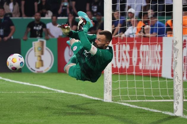 Matchwinner, 3 penalties held by goalkeeper Markus Kolke FC Hansa Rostock, No 1 , DFB Pokal, FSV Frankfurt FC Hansa Rostock, football DFB Pokal 23 24, season 2023 2024, 1 round, 13 08 2023,