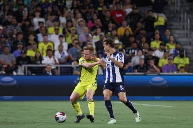 NASHVILLE, TN - AUGUST 15: Nashville SC midfielder Dax McCarty (6) and Monterrey midfielder Canales Sergio (10) fight for a ball at midfield during a match between Nashville SC and Monterrey in the Leagues Cup semifinal, August 15, 2023 at GEODIS Park in Nashville, Tennessee. (Photo by Matthew Maxey Icon Sportswire) SOCCER: AUG 15 Leagues Cup - Nashville SC vs Monterrey EDITORIAL USE ONLY Icon23081513