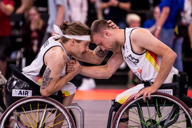 European Para Championships Wheelchair Basketball, Germany vs Italy Men 16 08 2023 ROTTERDAM, NETHERLANDS 16 August 2023 European Para Championships Wheelchair Basketball, Germany vs Italy Men at Rotterdam Ahoy in Rotterdam, Netherlands Christopher Huber Germany, 7 and Thomas Boehme Germany, 13 hug each other after the win Copyright: xBEAUTIFULxSPORTS Wunderlx