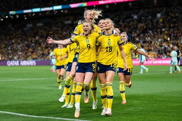 230819 Fridolina Rolfö of Sweden celebrates with Kosovare Asllani and Amanda Ilestedt after 1 0 during the FIFA Women s World Cup bronze medal match between Sweden and Australia on August 19, 2023 in Brisbane Photo Mathias Bergeld BILDBYRAN code MB MB0705 fotboll football soccer fotball fotbolls vm verdensmästerskap vm fifa womens world cup bronsmatch bronze medal game sverige a sweden australien australia 31 dam bbeng fotball vm verdensmesterskap kvinner women women sverige jubel  Copyright: MATHIASxBERGELD BB230819MB054