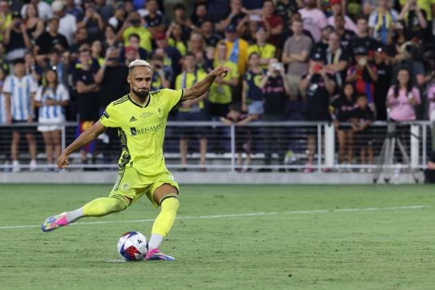 NASHVILLE, TN - AUGUST 19: Nashville SC midfielder Hany Mukhtar (10) takes a penalty kick during the Leagues Cup final between Nashville SC and Inter Miami, August 19 at GEODIS Park in Nashville, Tennessee. (Photo by Matthew Maxey Icon Sportswire) SOCCER: AUG 19 Leagues Cup Final - Nashville SC vs Inter Miami CF EDITORIAL USE ONLY Icon23081923