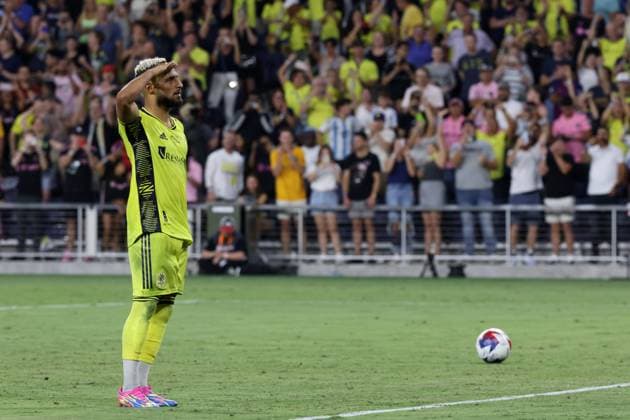 NASHVILLE, TN - AUGUST 19: Nashville SC midfielder Hany Mukhtar (10) salutes the crowd after making a penalty kick during the Leagues Cup final between Nashville SC and Inter Miami, August 19 at GEODIS Park in Nashville, Tennessee. (Photo by Matthew Maxey Icon Sportswire) SOCCER: AUG 19 Leagues Cup Final - Nashville SC vs Inter Miami CF EDITORIAL USE ONLY Icon23081924