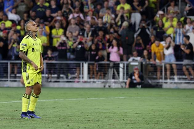 NASHVILLE, TN - AUGUST 19: Nashville SC midfielder Randall Leal (8) reacts after missing a penalty kick during the Leagues Cup final between Nashville SC and Inter Miami, August 19 at GEODIS Park in Nashville, Tennessee. (Photo by Matthew Maxey Icon Sportswire) SOCCER: AUG 19 Leagues Cup Final - Nashville SC vs Inter Miami CF EDITORIAL USE ONLY Icon23081926
