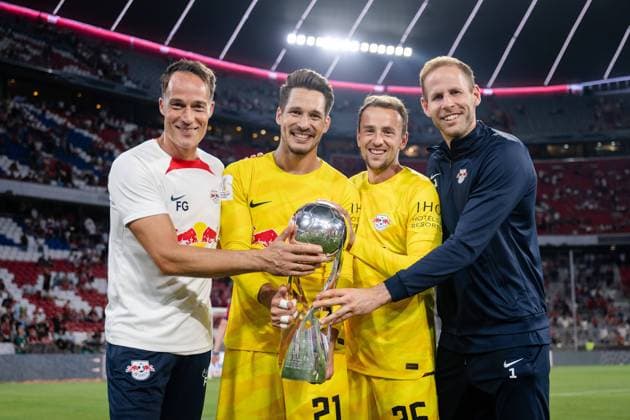 Leipzig goalkeeper coach Frederik Goessling, Janis Blaswich, Leopold Zingerle and Peter Gulacsi pose with the trophy Football DFL Supercup 2023 FC Bayern Muenchen RB Leipzig 12 August 2023 Munich, Allianz Arena DFL Supercup Bayern Muenchen RB Leipzig