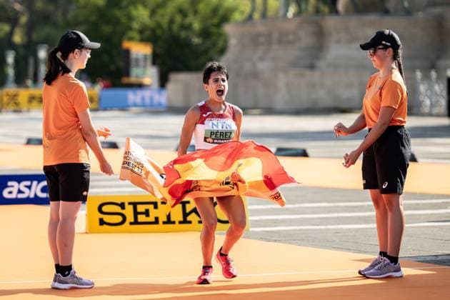 230824 Maria Perez of Spain gold celebrates after competing in women?s 35 km race walk during day 6 of the 2023 World Athletics Championships on August 24, 2023 in Budapest Photo Joel Marklund BILDBYRAN kod JM JM0522 bbeng friidrott athletics friidrett 2023 world athletics championships world athletics championships budapest23 friidrotts vm friidretts vm vm jubel  Copyright: JOELxMARKLUND BB230824JM064