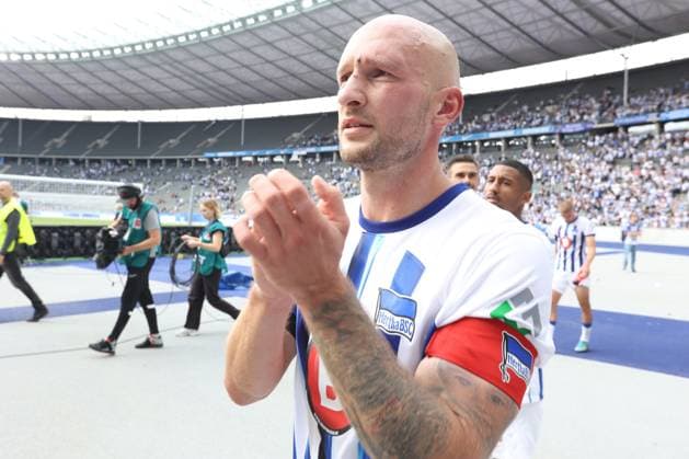 DEU, DFL, 2 FBL, Hertha BSC vs Greuther Fuehrth, 26 08 2023, Berliner Olympiastadion, Berlin, DEU, DFL, 2 FBL, Hertha BSC vs Greuther Fuehrth, in picture Toni Leistner Hertha BSC Berlin 37 DFL regulations prohibit any use of Photographs as image sequences and or quasi video Foto Juergen Engler nordphoto GmbH nordphotoxGmbHx xEngler nph00076