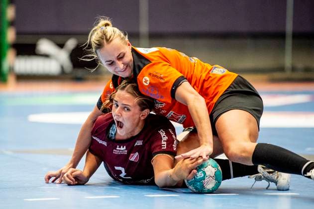 230908 Kristianstads Lea Gruber against Lugis Sofia Delac during the handball match in Handbollsligan dam between Lugi and Kristianstad on September 8, 2023 in Lund, Sweden.  Copyright: CHRISTIANxÖRNBERG BB230908CO071