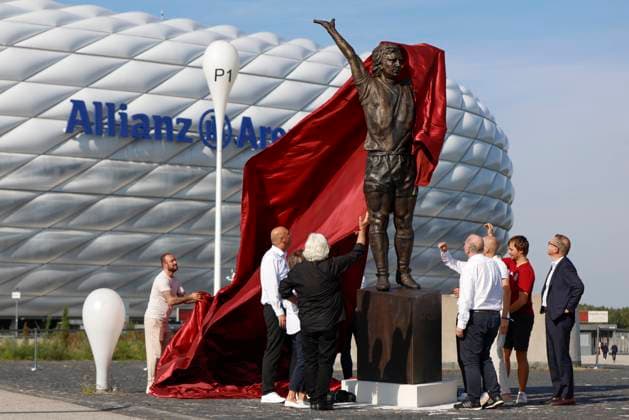Monument to Gerd inauguration on 12 09 2023 at the Allianz Arena in Munich unveiling of the statue monument to Gerd Müller in front of the Allianz Arena xMSx