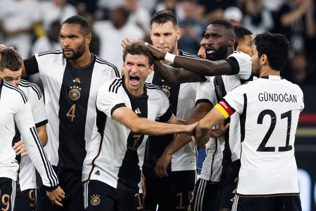Dortmund, Signal Iduna Park, 12 09 23 Thomas Mueller of germany M scores the 1 0 goal and celebrates with team prior the friendly match between Germany vs France
