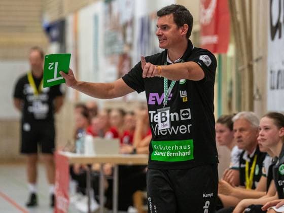 Nico Kiener, head coach Frisch Auf women gives instructions to his team, HSG Freiburg vs Frisch Auf Goeppingen, handball, women, 2 Bundesliga, 15 09 2023 EIBNER Michael Schmidt HSG Freiburg vs Frisch Auf Goeppingen, handball, women, 2 Bundesliga, 15 09 2023 Freiburg im Breisgau Copyright: xEIBNER MichaelxSchmidtx EP_MST