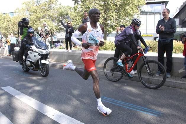 DEU, Berlin Marathon 2023, 24 09 2023, Berlin, DEU, Berlin Marathon 2023, in the picture the winner Eliud Kipchoge KEN , Tauentzien Str Foto Juergen Engler nordphoto GmbH nordphotoxGmbHx xEngler nph00076