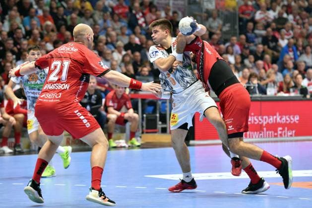 Renars Uscins TSV Hannover Burgdorf 10 on the ball , Adrian Sipos MT Melsungen 8 R , Arnar Freyr Arnarsson MT Melsungen 21 , GER, MT Melsungen TSV Hannover Burgdorf, Handball, 1 Bundesliga Maenner 5 Spieltag, 29 09 2023, GER, MT Melsungen TSV Hannover Burgdorf, Handball, 1 Bundesliga Maenner, 5 Spieltag, 29 09 2023 Kassel Copyright: xEibner-Pressefotox-xRolandxSippelx EP_RSL