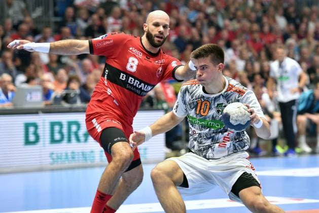 Renars Uscins TSV Hannover Burgdorf 10 on the ball , Adrian Sipos MT Melsungen 8 L , GER, MT Melsungen TSV Hannover Burgdorf, Handball, 1 Bundesliga Maenner 5 Spieltag, 29 09 2023, GER, MT Melsungen TSV Hannover Burgdorf, Handball, 1 Bundesliga Maenner, 5 Spieltag, 29 09 2023 Kassel Copyright: xEibner-Pressefotox-xRolandxSippelx EP_RSL