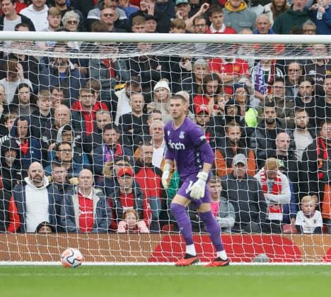 30th September 2023; Old Trafford, Manchester, England; Premier League Football, Manchester United, ManU versus Crystal Palace; Sam Johnstone of Crystal Palace looks for a defender outlet for the ball  ActionPlus12559686 RogerxEvans Content restricted for UK based newspaper