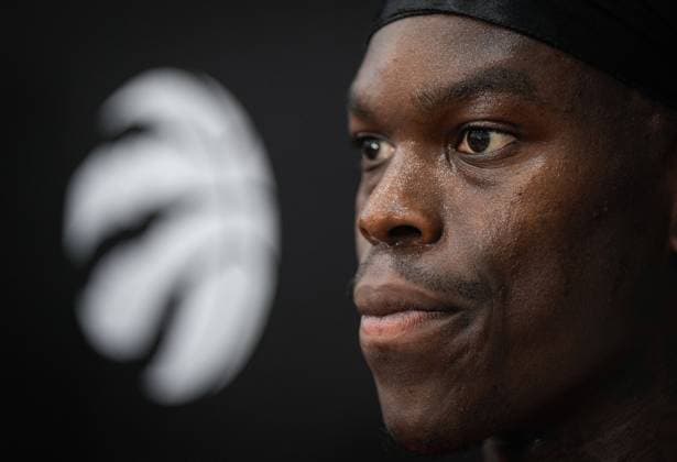 Bilder des Jahres 2023, Sport 10 Oktober Sport Themen der Woche KW40 Sport Bilder des Tages October 3, 2023, BURNABY, BC, CANADA: Toronto Raptors point guard Dennis Schroder listens to a question from a reporter during the opening day of the NBA, Basketball Herren, USA basketball team s training camp, in Burnaby, B.C., on Tuesday October 3, 2023. Canada News - October 3, 2023 - ZUMAc35_ 20231003_zaf_c35_169 Copyright: xDarrylxDyckx